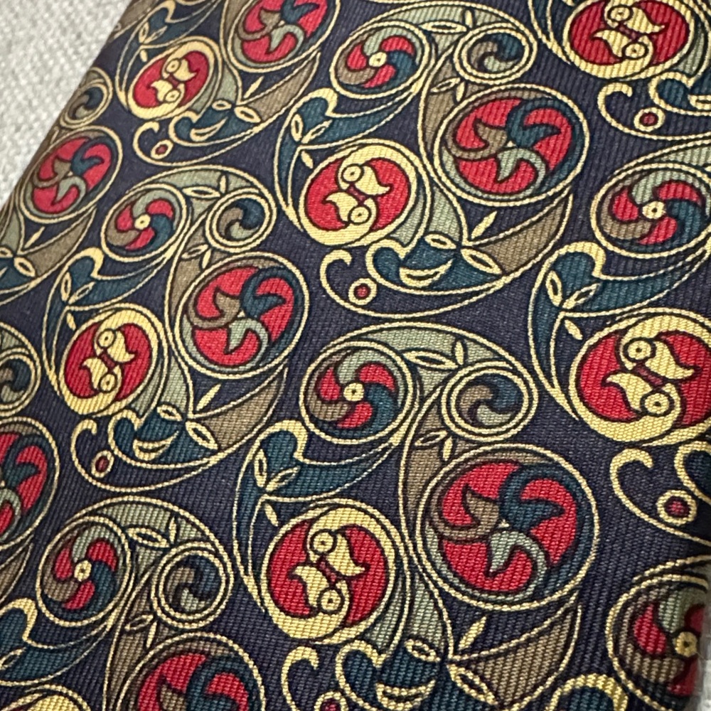 EUC Men’s Silk Tie-British Museum Made in England-Reds/Greens/Golds - Picture 3 of 6